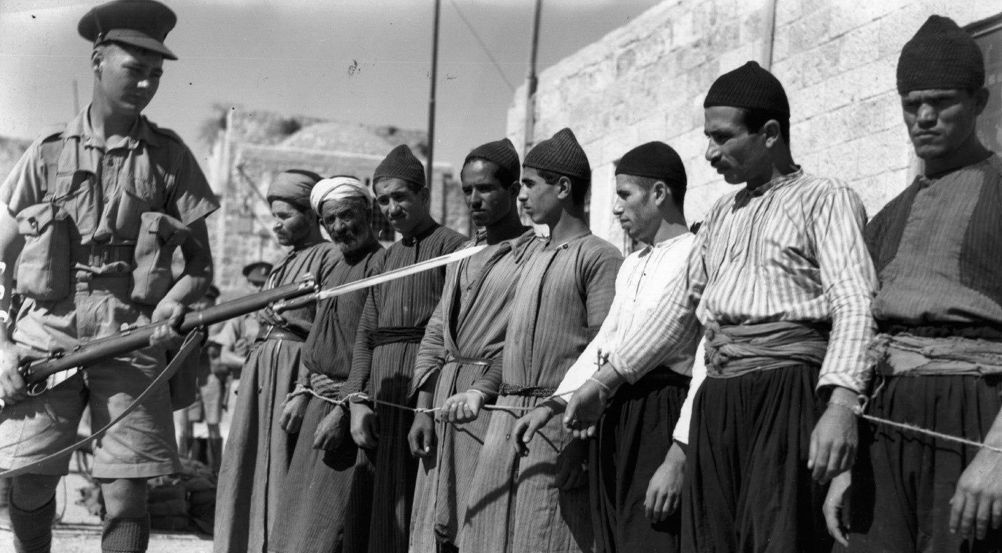 فوج أولستر الملكي البريطاني، يرتكب مذبحة بحق الفلسطينيين في قرية البصة شمال فلسطين